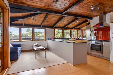 Photo of property in 5 Staley Road, Parau, Auckland, 0604