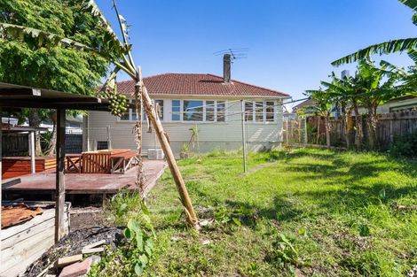 Photo of property in 81 Onewa Road, Northcote, Auckland, 0627