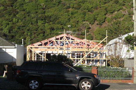 Photo of property in 77 Oroua Street, Eastbourne, Lower Hutt, 5013