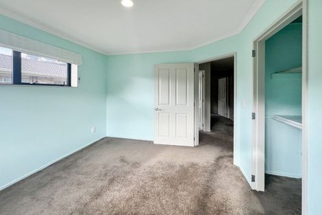 Photo of property in 22 Percy Kinsman Crescent, Riverstone Terraces, Upper Hutt, 5018