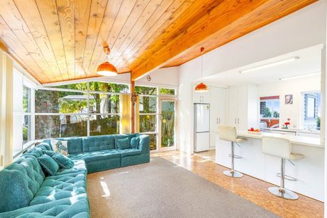 Photo of property in 98 Scenic Drive, Titirangi, Auckland, 0604
