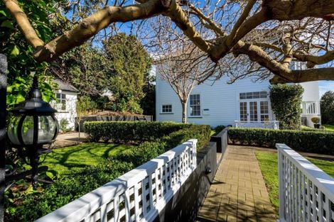 Photo of property in 100 Belt Road, New Plymouth, 4310