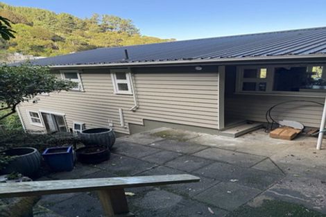 Photo of property in 5 Richmond Road, Mahina Bay, Lower Hutt, 5013