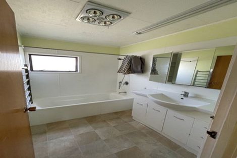 Photo of property in 8 Fitzherbert Avenue, West Harbour, Auckland, 0618