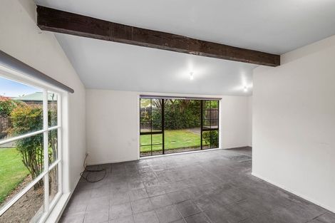 Photo of property in 77 Farquhars Road, Redwood, Christchurch, 8051