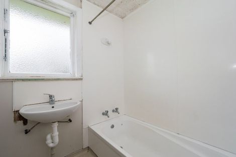 Photo of property in 5 Crewe Crescent, Hokowhitu, Palmerston North, 4410