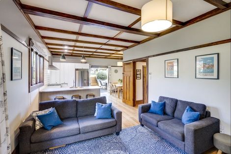 Photo of property in 82 Napier Terrace, Hospital Hill, Napier, 4110