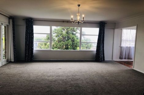 Photo of property in 8 Cheryl Place, Hillcrest, Auckland, 0627