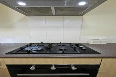 Photo of property in 33 Verdale Circle, Glen Eden, Auckland, 0602