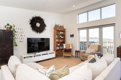 Photo of property in 16 Downes Street, Titahi Bay, Porirua, 5022