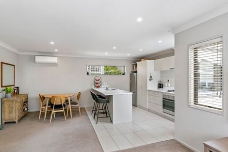 Photo of property in 61 Glanmire Road, Newlands, Wellington, 6037