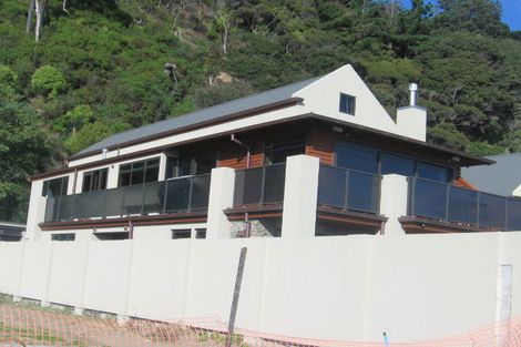 Photo of property in 617 Marine Drive, Days Bay, Lower Hutt, 5013