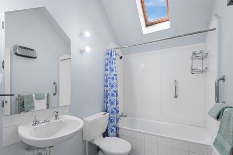 Photo of property in 2/148 Memorial Avenue, Burnside, Christchurch, 8053