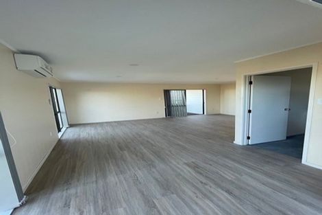 Photo of property in 21 Rhinevale Close, Henderson, Auckland, 0612