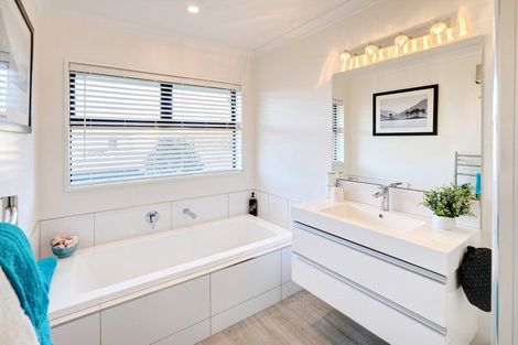 Photo of property in 6 Claremont Crescent, Amberley, 7410