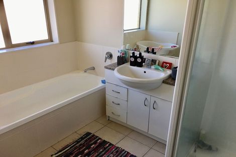 Photo of property in 5 Moravale Lane, Flat Bush, Auckland, 2016