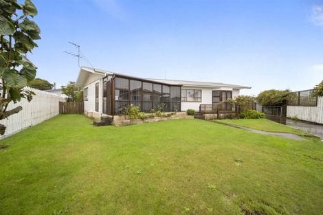 Photo of property in 16 Manuka Place, Hawera, 4610