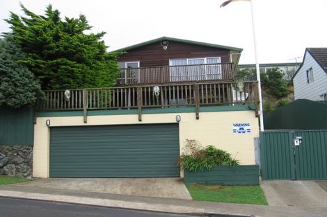 Photo of property in 5 Fitzpatrick Street, Newlands, Wellington, 6037