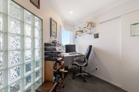 Photo of property in 4 Burnt Oak Drive, Pyes Pa, Tauranga, 3112