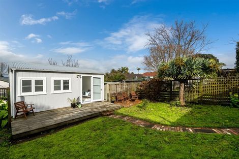 Photo of property in 65 Old Lake Road, Narrow Neck, Auckland, 0624