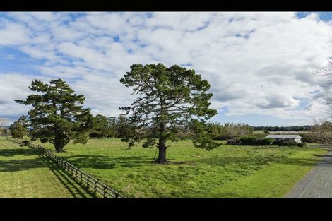 Photo of property in 124a Boord Crescent, Kumeu, 0891