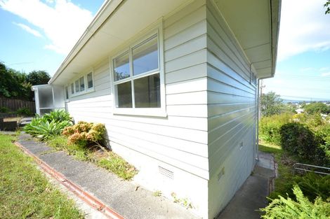 Photo of property in 27 Chivalry Road, Glenfield, Auckland, 0629
