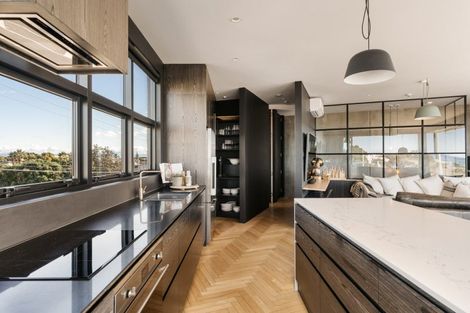 Photo of property in 212 Marine Parade, Mount Maunganui, 3116