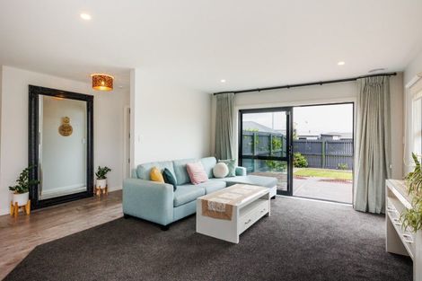 Photo of property in 30 Atlantic Drive, Fitzherbert, Palmerston North, 4410