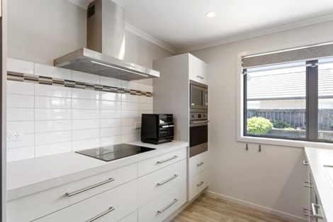 Photo of property in 8 Livingstone Drive, Papamoa Beach, Papamoa, 3118