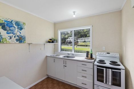 Photo of property in 16 Wagon Road, Stokes Valley, Lower Hutt, 5019