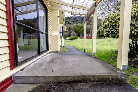 Photo of property in 9 Main Road, Harihari, 7884
