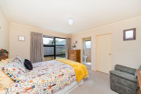 Photo of property in 14 Jordan Way, Kelvin Grove, Palmerston North, 4414