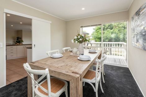 Photo of property in 27 Bard Place, Golflands, Auckland, 2013