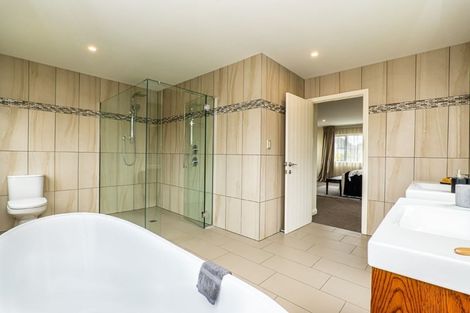 Photo of property in 321 Gardiners Road, Harewood, Christchurch, 8051