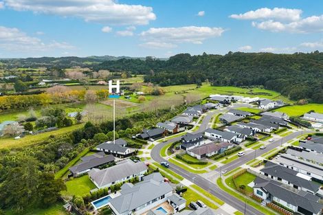Photo of property in 15 Vogwill Road, Kumeu, 0810