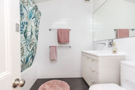 Photo of property in 27 Edinburgh Terrace, Berhampore, Wellington, 6023