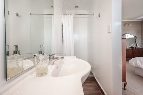 Photo of property in 106 Warwick Road, Mayfair, Hastings, 4122