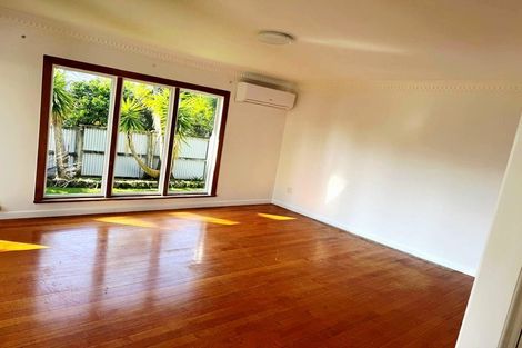 Photo of property in 17 Tauhinu Road, Greenhithe, Auckland, 0632