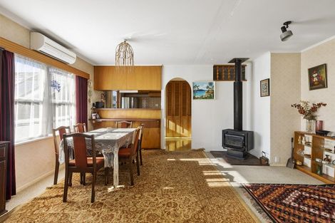 Photo of property in 16 Stewart Drive, Newlands, Wellington, 6037