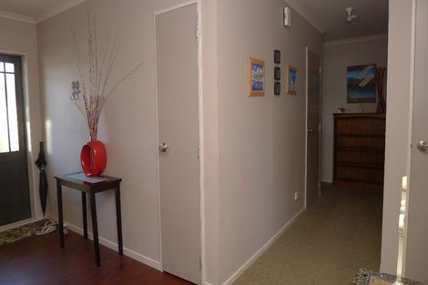 Photo of property in 130 Weggery Drive, Waikanae Beach, Waikanae, 5036