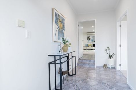 Photo of property in 38 Semillon Avenue, Henderson, Auckland, 0612