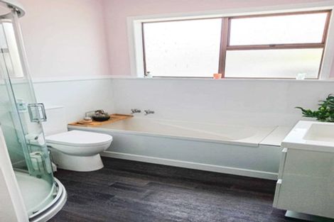 Photo of property in 28 Shakespeare Road, Bastia Hill, Whanganui, 4500