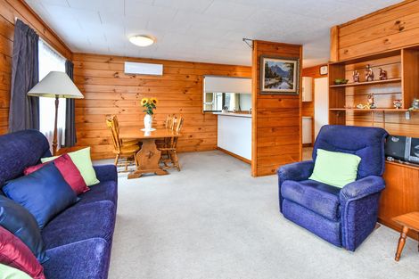 Photo of property in 2/9 Settlement Road, Papakura, 2110