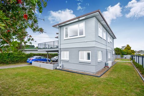 Photo of property in 30 Woodglen Road, Glen Eden, Auckland, 0602