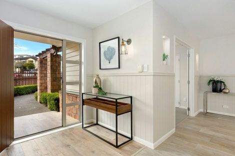 Photo of property in 39 Scarlet Oak Drive, Schnapper Rock, Auckland, 0632