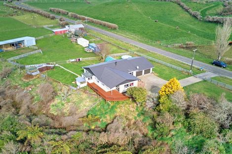 Photo of property in 131 Tiromoana Road, Maata, Eltham, 4398