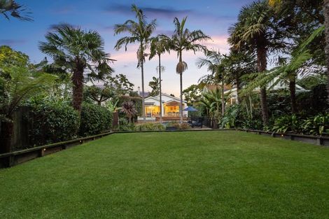 Photo of property in 17 West End Road, Herne Bay, Auckland, 1022