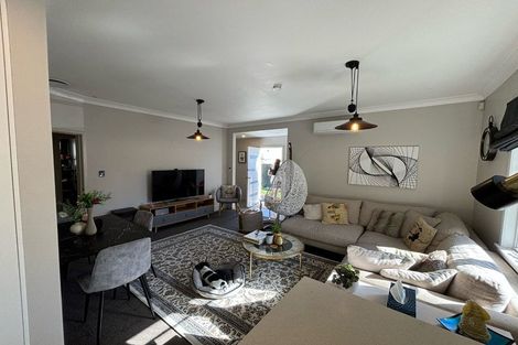 Photo of property in 18 Young Grove, Stokes Valley, Lower Hutt, 5019