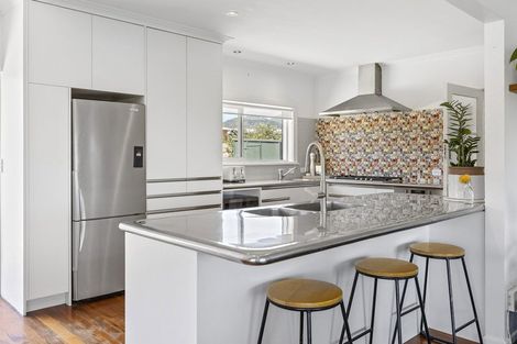 Photo of property in 5 Te Hatepe Avenue, Taupo, 3330