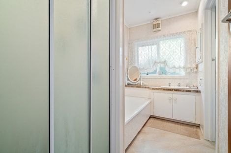 Photo of property in 1 Freshney Place, Hillpark, Auckland, 2102